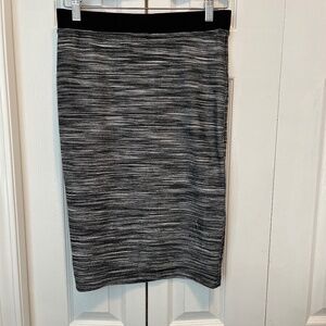 Trina Turk size S pull-up skirt